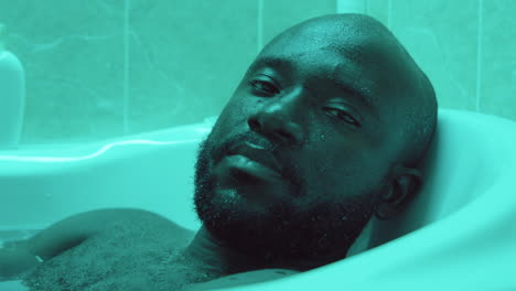 Retrato,-De,-Hombre-Afroamericano,-En,-Baño